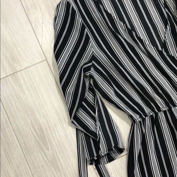 Striped jumpsuit with open sleeves - Picture 5 of 9